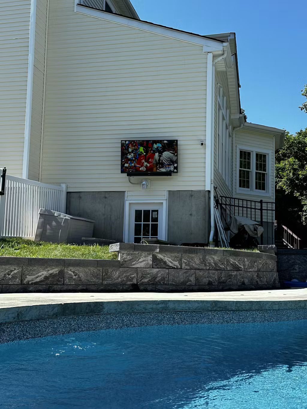 Outdoor Full Sun TV Pool Pro 2.0/3.0 Series 75" - Home Power Tech